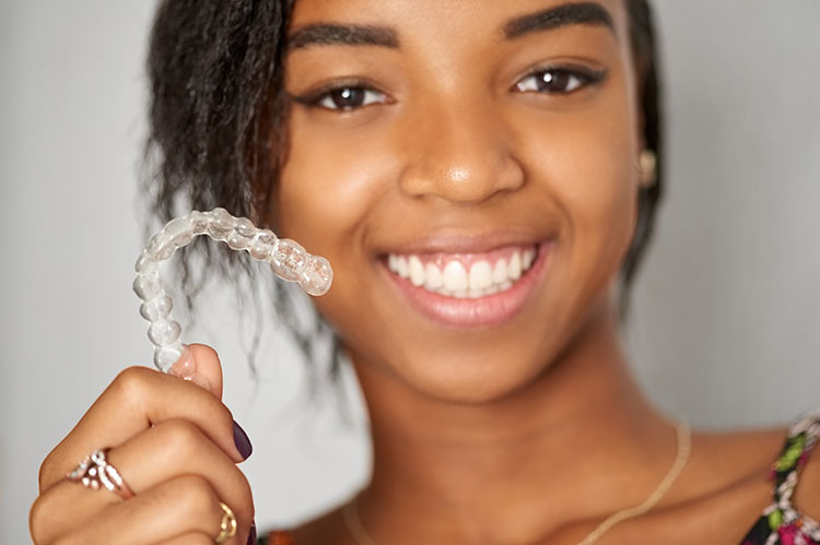Pros and Cons of Invisalign: Essential Info Everyone Needs Before Treatment